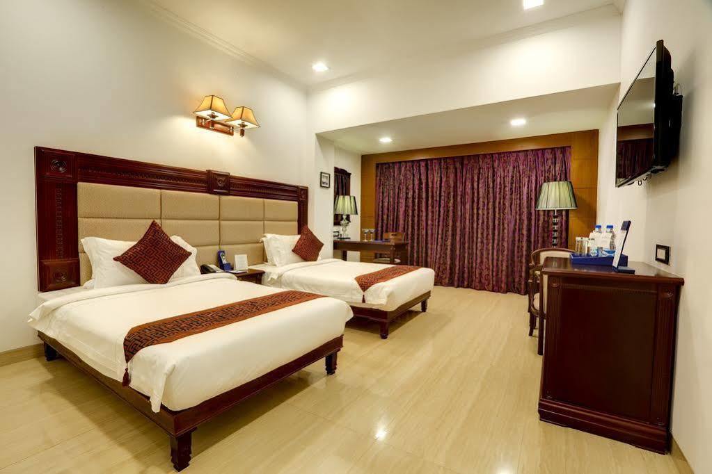 Golden Chariot Vasai Hotel Esterno foto