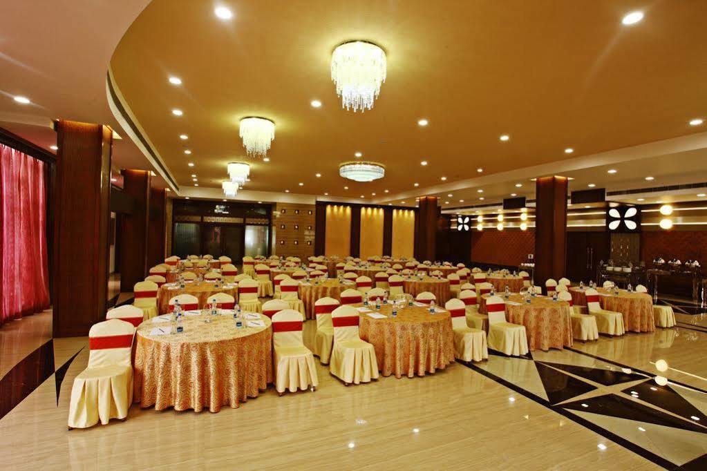 Golden Chariot Vasai Hotel Esterno foto
